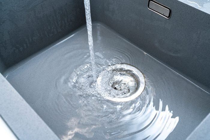 slow draining kitchen sink (1)
